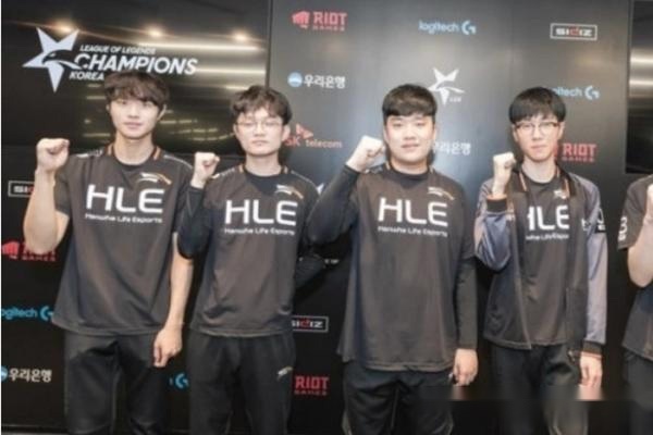 社交媒体上 社交媒体上